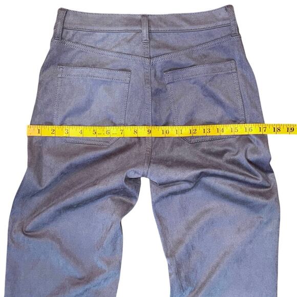 NWT The Gap SZ.26 High Rise Vegan Suede Retro ’70s Flare Jeans Pants Grey - Picture 6 of 16